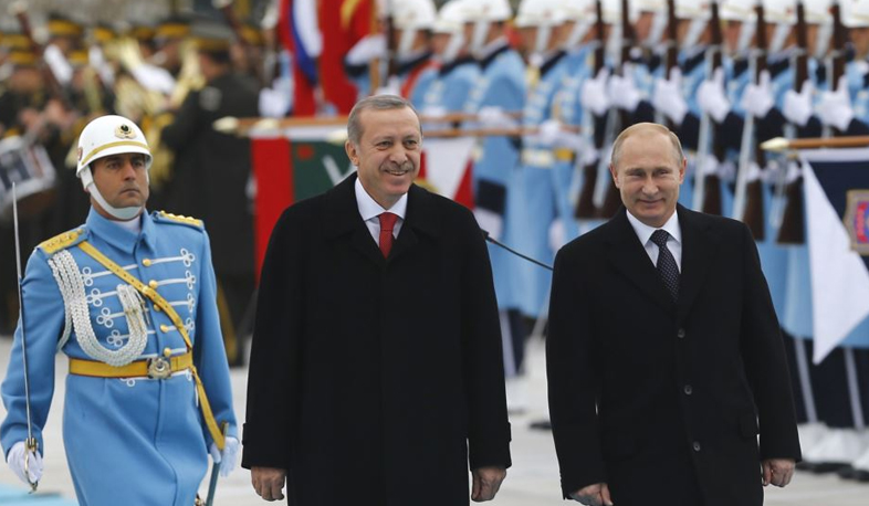 International Agenda: Putin visits Turkey