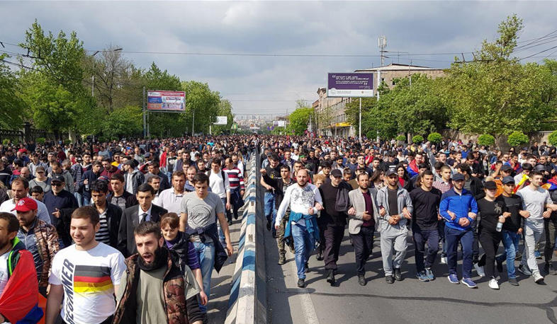 Երևանում երթերը շարունակվում են. երթևեկությունը կաթվածահար է