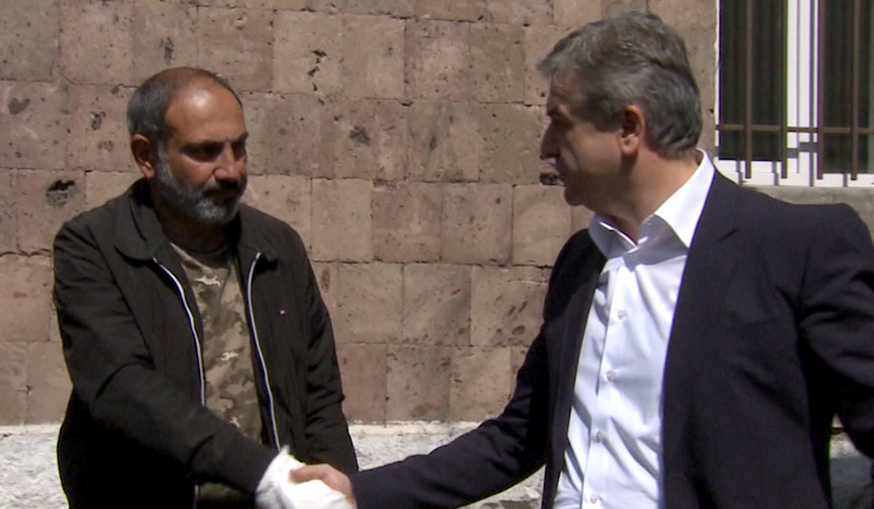 Ապրիլի 23. քաղաքական քրոնիկոն