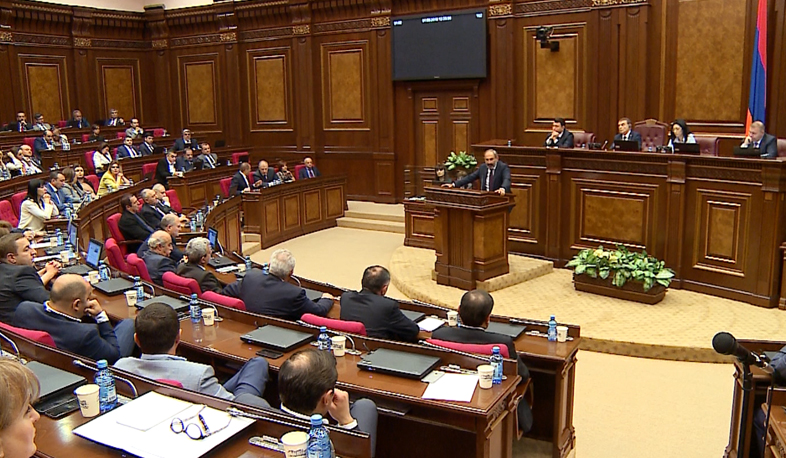 Pashinyan answers lawmakers' questions