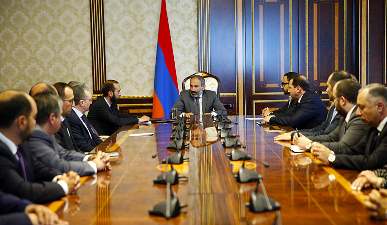 Премьер-министр Пашинян встретился с новоназначенными министрами