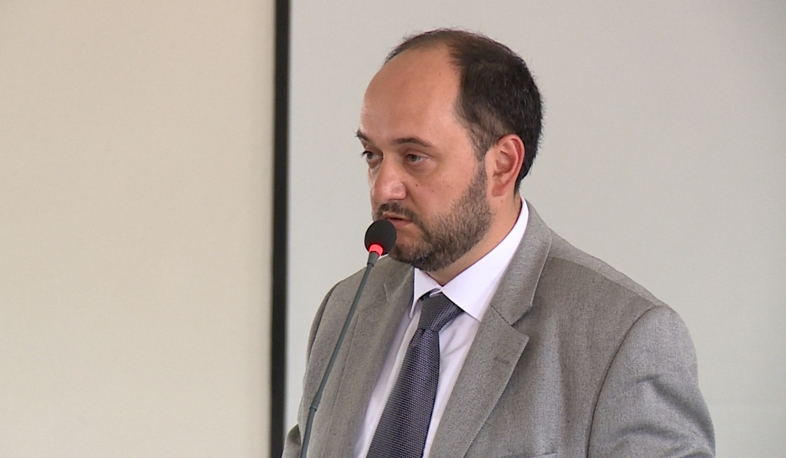 Education Minister: Money collection needs to be excluded