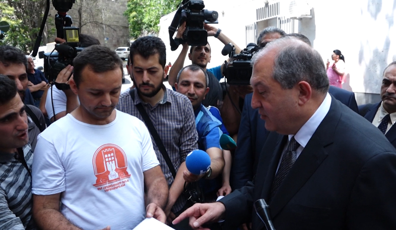 President meets environmental activists