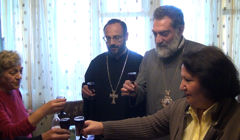 Տուն՝ Շեկոյանների ընտանիքին