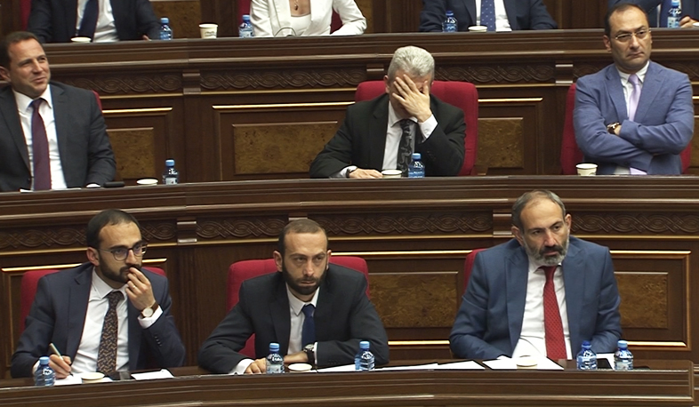 Вопросы депутатов НС премьер-министру