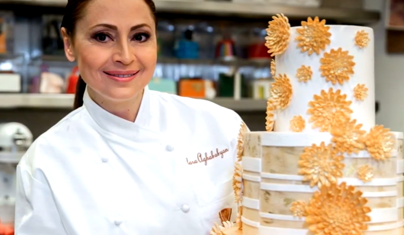 Ֆլորա Աղաբաբյանի մի շարք աշխատանքներ պահվում են տարբեր թանգարաններում