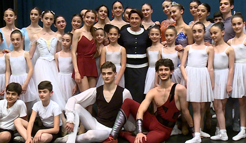 First Lady visits Dance College