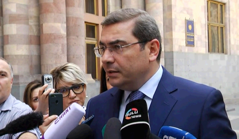 Աղմկոտ բացահայտումներ. ճեպազրույց կառավարությունում