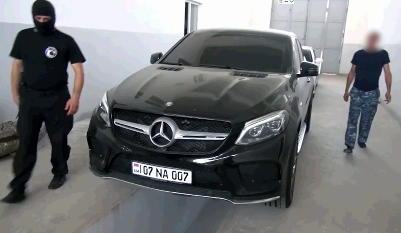 Обыск СНБ в квартире Александра Саргсяна