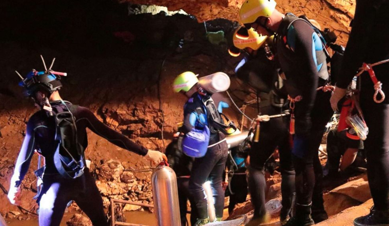 Eight children rescued from Thailand cave