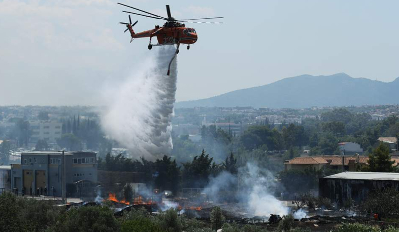 Wildfires rage in Greece
