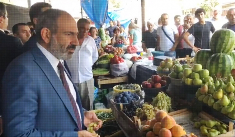 Никол Пашинян посетил сельскохозяйственный рынок