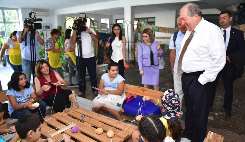 Արմեն Սարգսյանը «Մխիթար Սեբաստացի» կրթահամալիրում