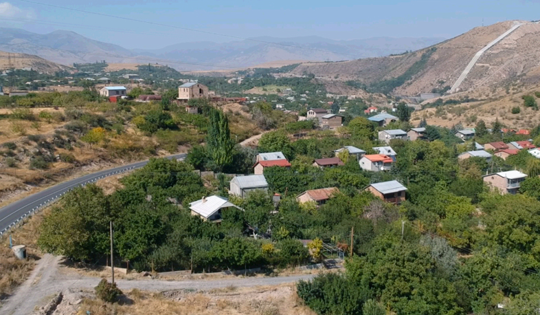 Պահանջում են վերադարձնել սեփականված ճանապարհը