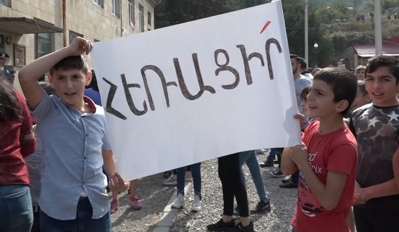 Жители Азатамута требуют отставки мэра села