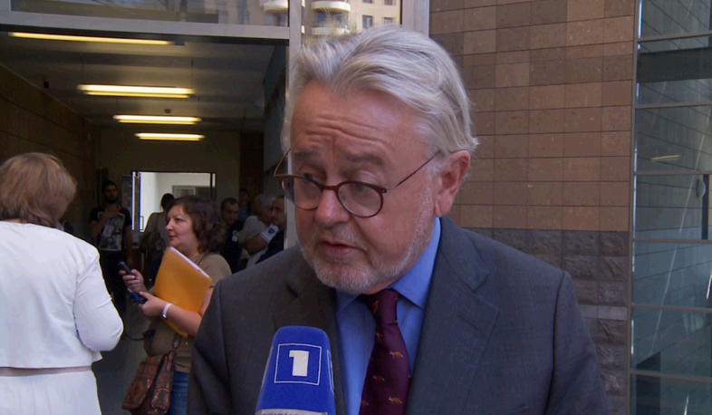 Experts discuss transitional justice