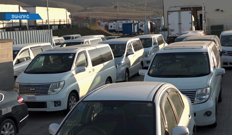 Right-hand-drive cars importers protest in Bagratashen