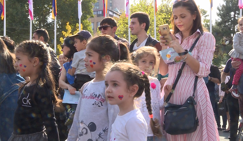 Երևանի տոնական եռուզեռը