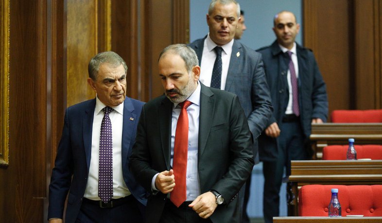 Внеочередные выборы будут назначены указом президента