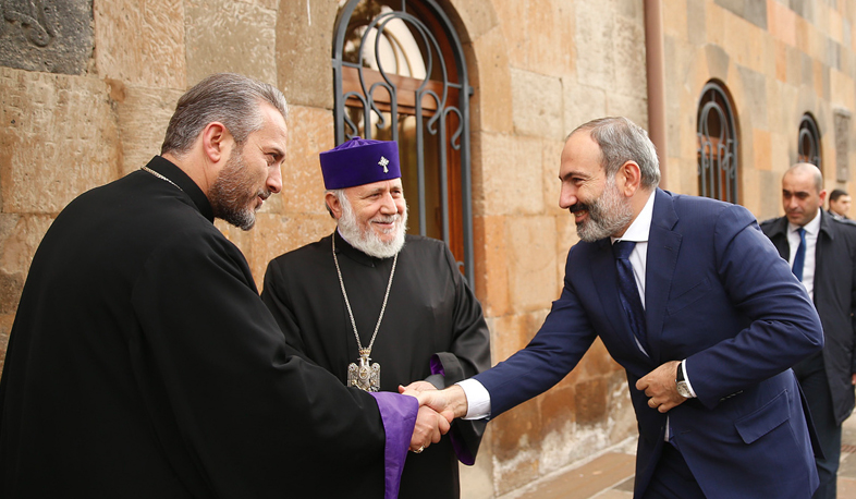 Pashnyan meets Karekin II in Holy Seat