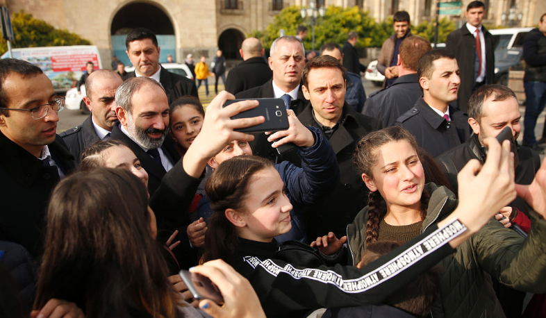 Նիկոլ Փաշինյանը շրջայց է կատարել երևանյան փողոցներով