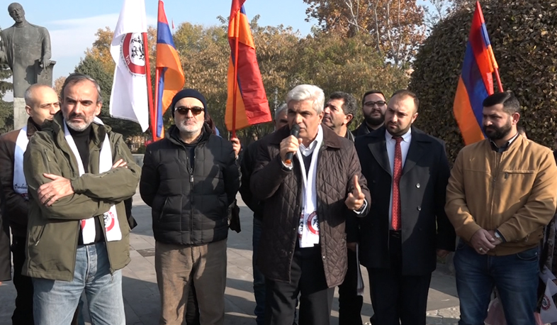 Daredevils of Sasun addresses Etchmiadzin