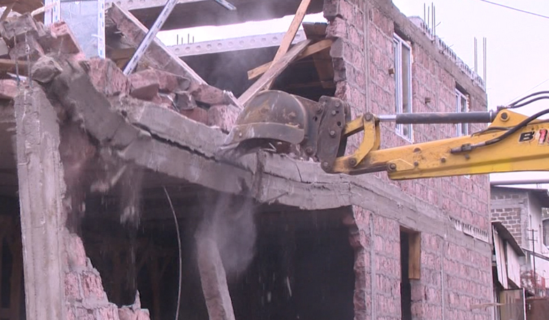 Приостановлено строительство еще одной незаконной конструкции