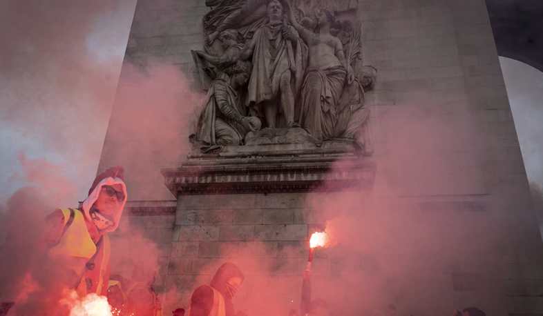 International news: Yellow Jackets win