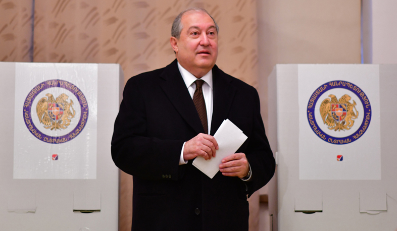 Президент Армении выполнил свой гражданский долг