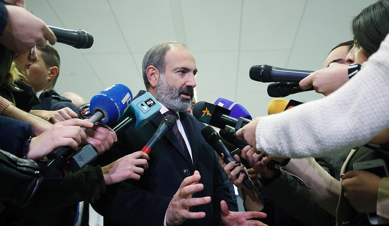 Nikol Pashinyan answers journalists in Dilijan