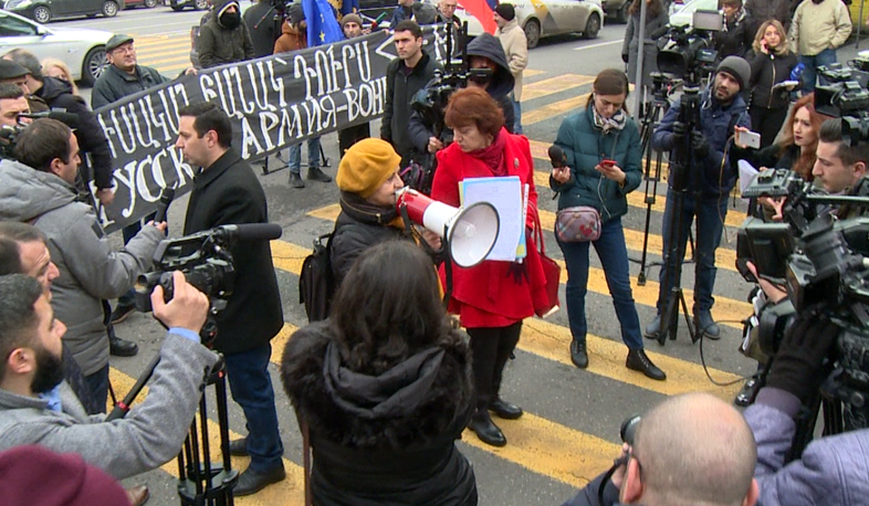 Opposing groups protest in front of Russian Embassy