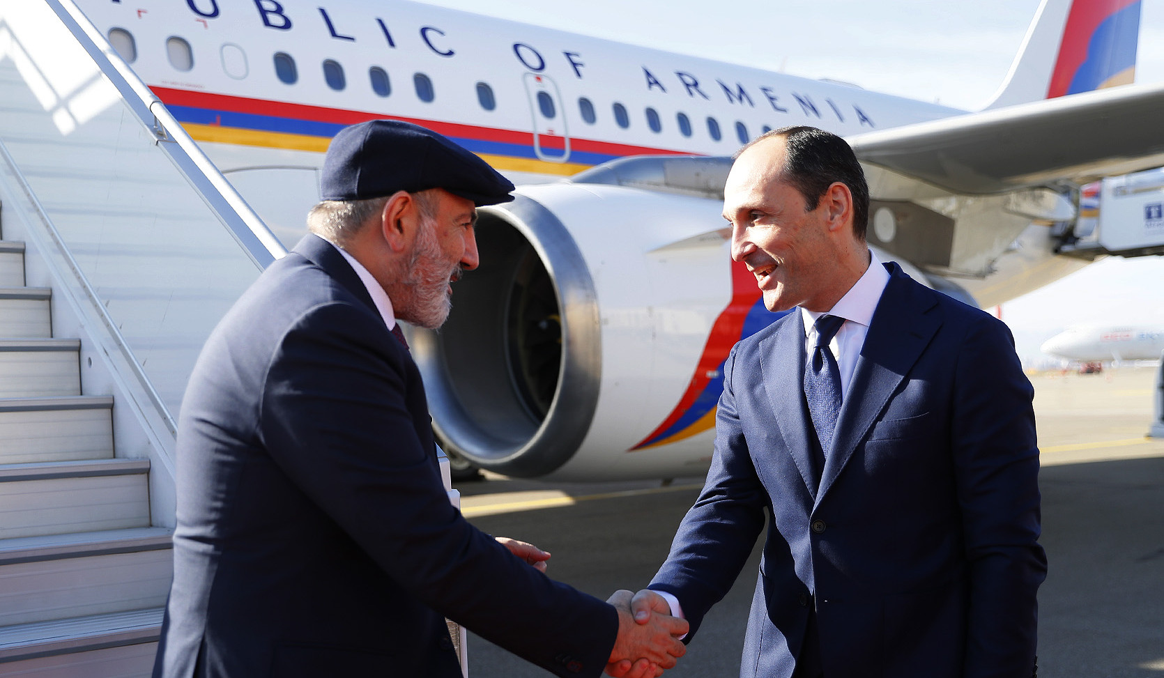 Baş nazir Gürcüstanda işgüzar səfərdədir