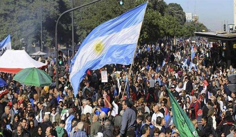 Tens of thousands protest in Argentina against Milei's planned budget cuts