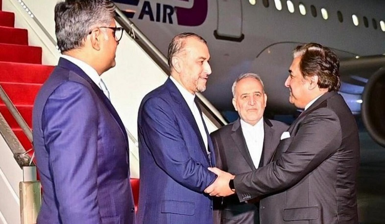 Iran's Foreign Minister arrived in Pakistan in order to regulate bilateral relations