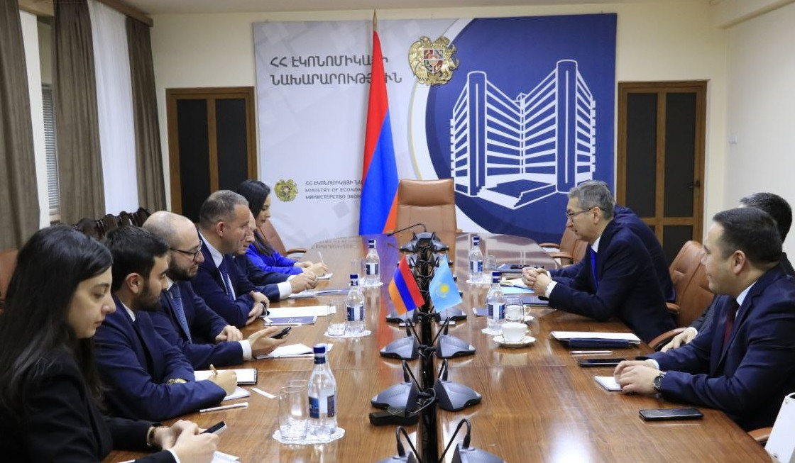 Kerobyan Qazaxıstan səfirini qəbul edib