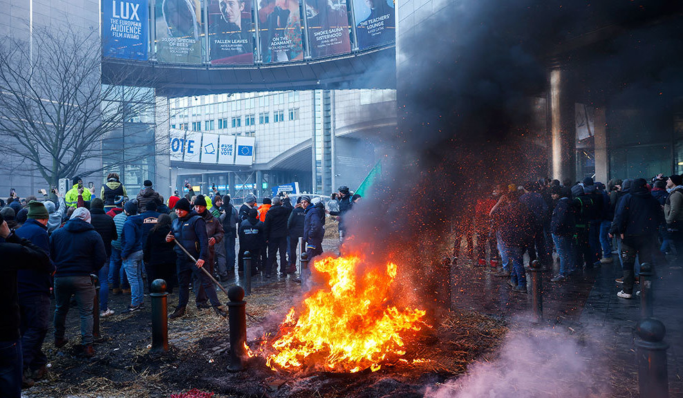 Tempers raw at Brussels farmers' protest, scuffles with police