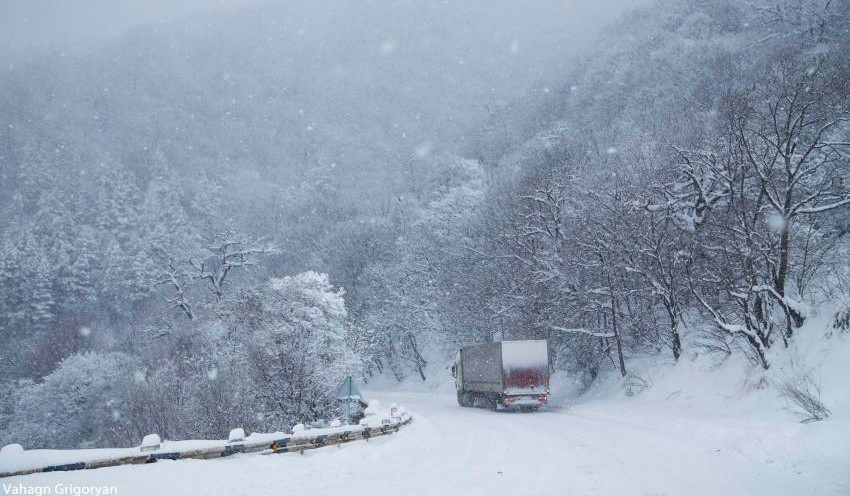 Վայոց ձորում, Չարենցավան, Հրազդան, Աբովյան, Գյումրի քաղաքներում և Աշոցքի, Ամասիայի տարածաշրջաններում ձյուն է տեղում