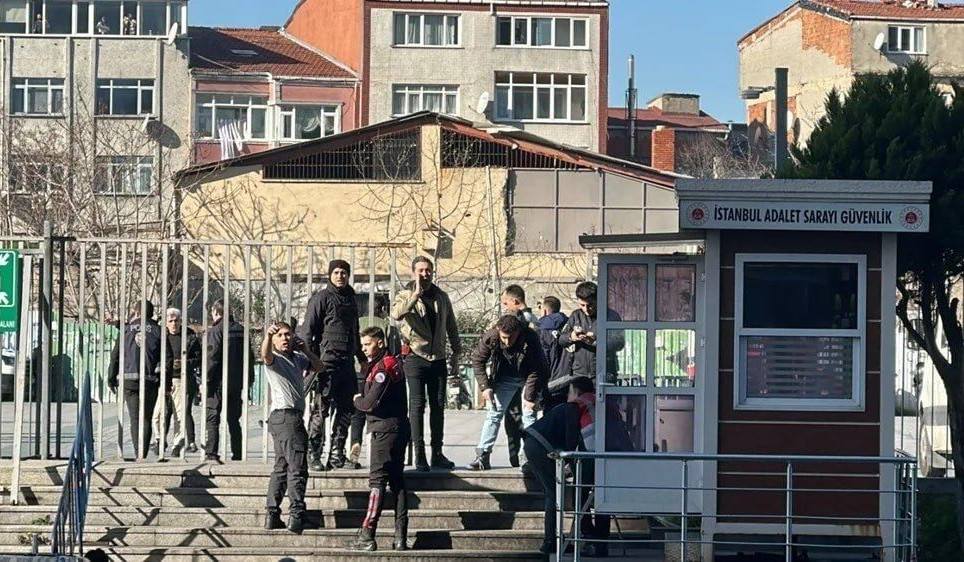 Six wounded in shooting in front of Istanbul courthouse, shooters killed