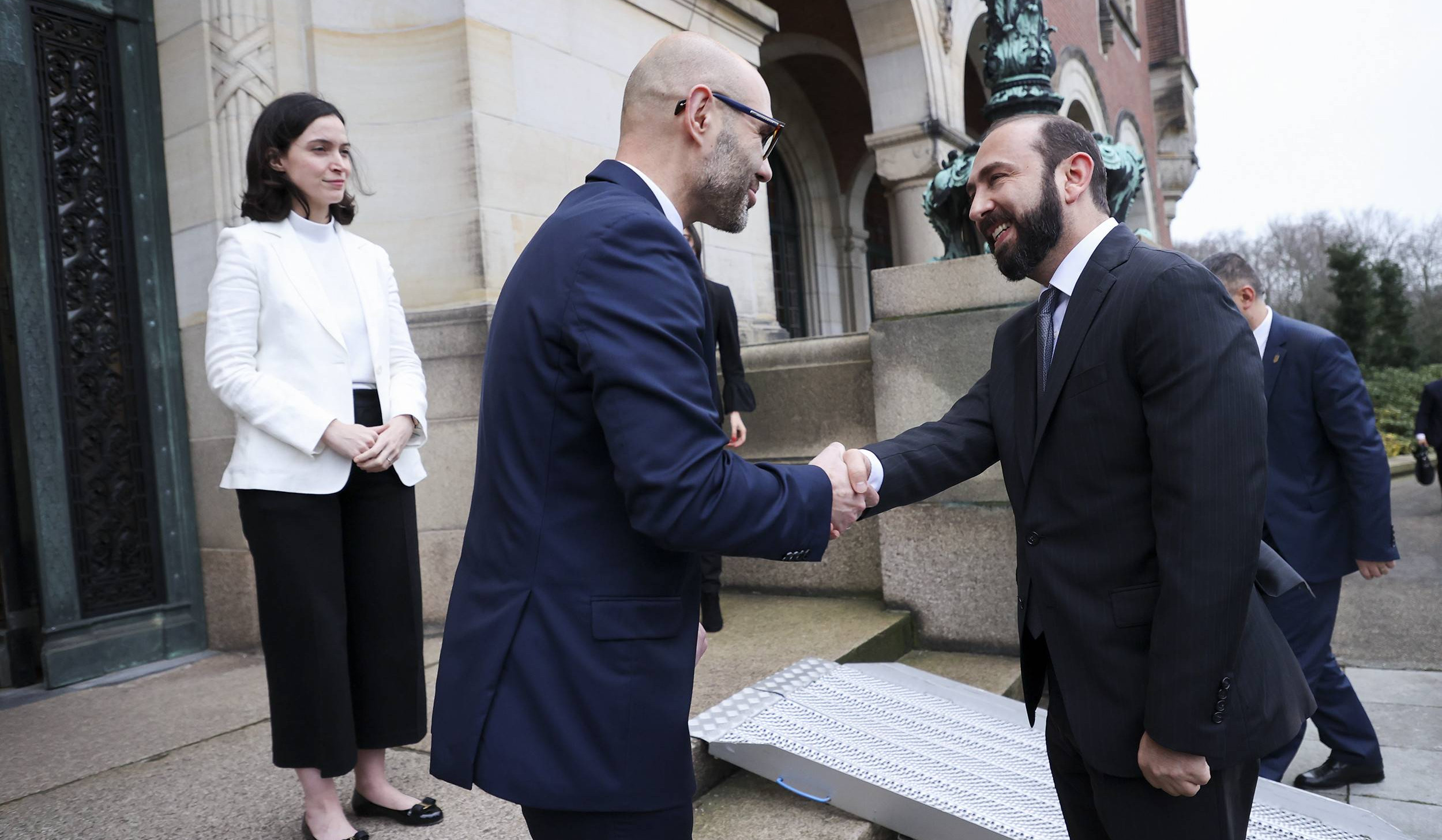 Mirzoyan discussed issues related to activity of Permanent Court of Arbitration with Czepelak