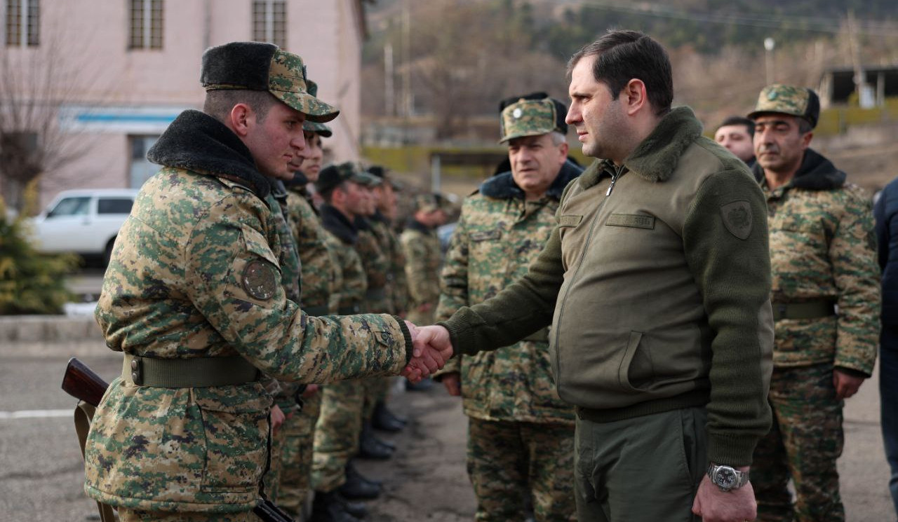 Сурен Папикян посетил воинские части воинского соединения, осуществляющего оборону северо-восточной пограничной полосы