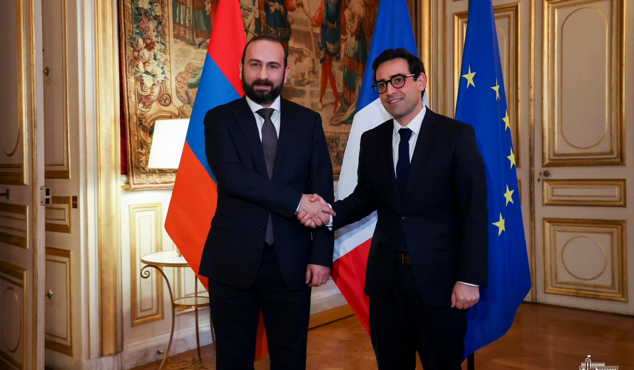 Meeting between Ararat Mirzoyan and Stephan Sejourne started in Paris