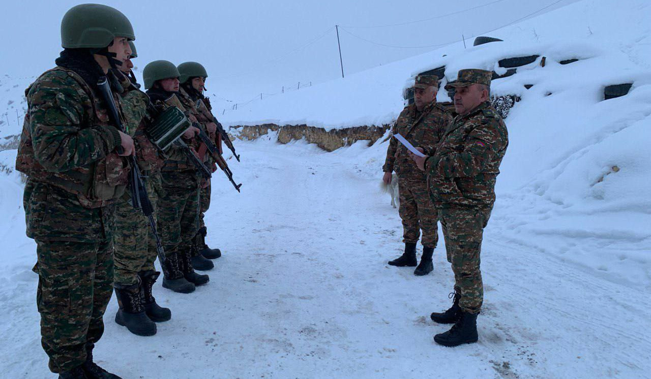 ՌՈ պետն այցելել է մարտական հենակետեր, հանդիպել հերթապահություն իրականացնող զինծառայողների հետ