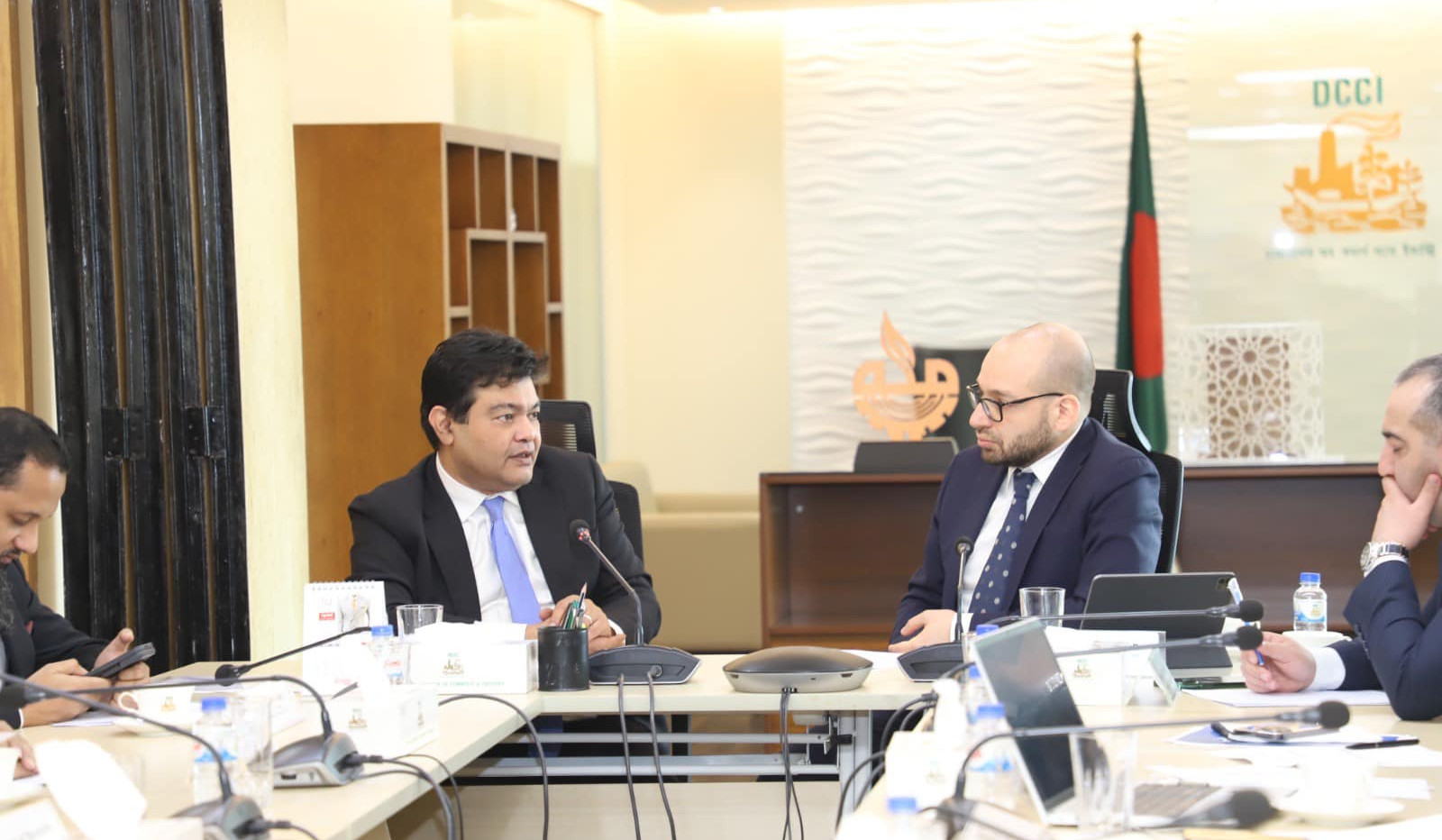 ՀՀ էկոնոմիկայի փոխնախարարը Դաքայի առևտրաարդյունաբերական պալատի տնօրենների խորհրդին ներկայացրել է ՀՀ ներդրումային հնարավորությունները