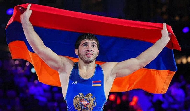 Malkhas Amoyan defeats Turkish wrestler becoming three-time European champion