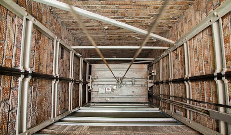 Սասնա Ծռեր փողոցի շենքերից մեկում տեխնիկական անսարքության պատճառով վերելակը վթարային կանգ է կատարել 12-13-րդ հարկերի արանքում