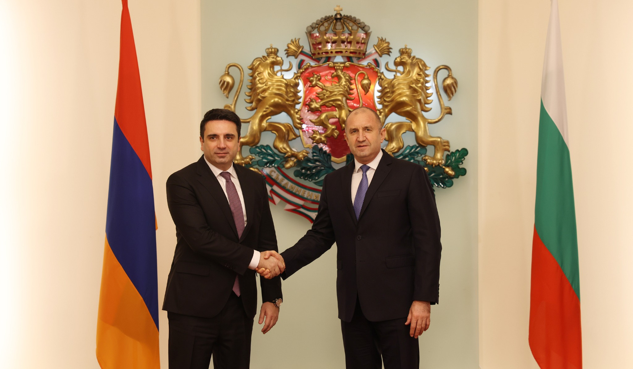 Bolqarıstan hər zaman Ermənistanı dəstəkləməyə hazırdır։ Rumen Radyev Alen Simonyanla görüşüb