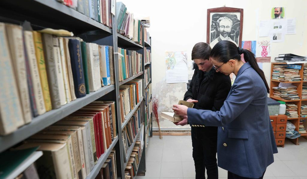 Աննա Վարդապետյանն այցելել է Գեղարքունիքի Լիճք բնակավայրում ապրող ապագա իրավաբան 15-ամյա Արսեն Գասպարյանին