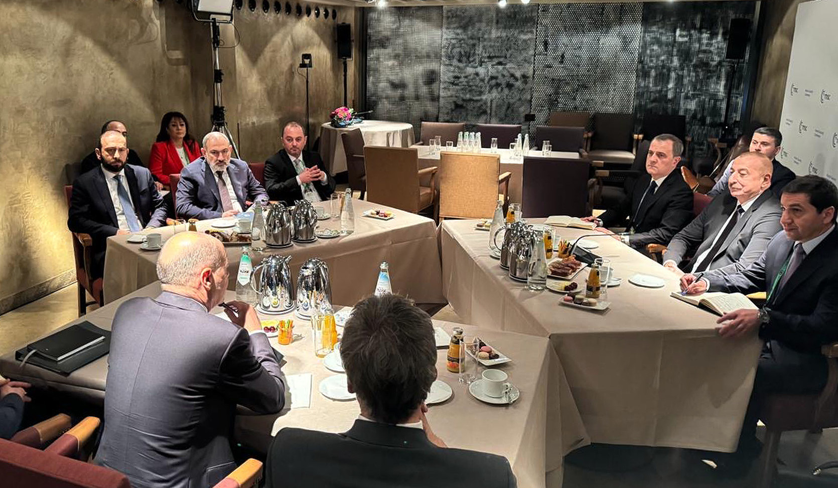 At trilateral meeting, agreement was reached to continue work on peace treaty