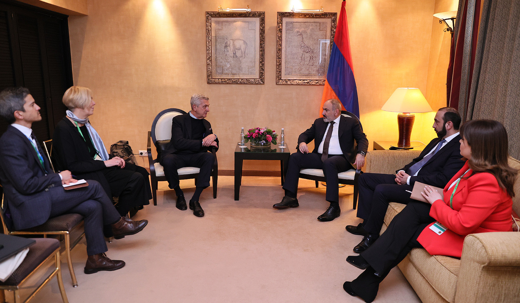 Пашинян обсудил с Верховным комиссаром ООН по делам беженцев проблемы вынужденных переселенцев из Нагорного Карабаха и шаги по их решению