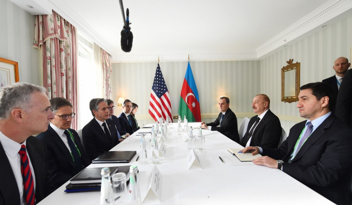 Блинкен заявил о поддержке США усилий по достижению мира между Арменией и Азербайджаном